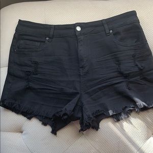 Women’s black frayed shorts size 13🔴